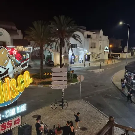דירה Oura Paradise